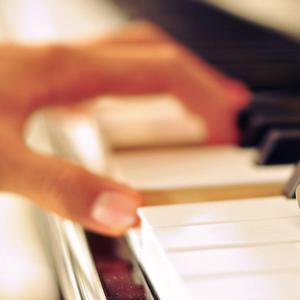 把校花🌸吊起来揉搓双乳兔女郎
